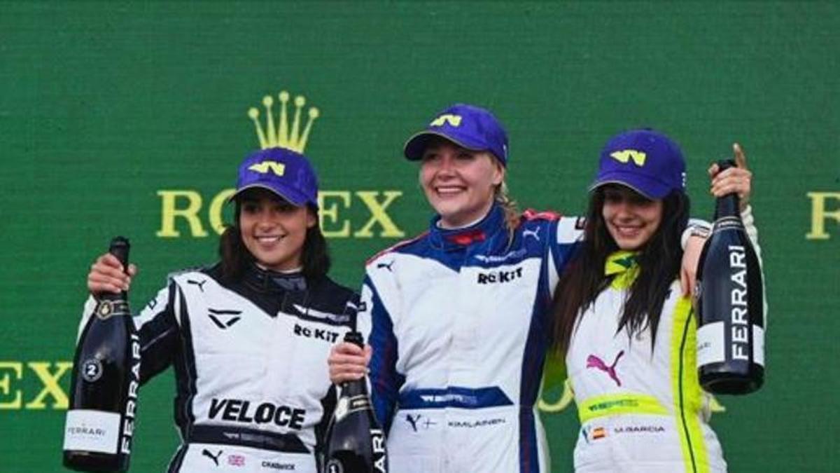 Marta García, en el podio de Spa-Francorchamps