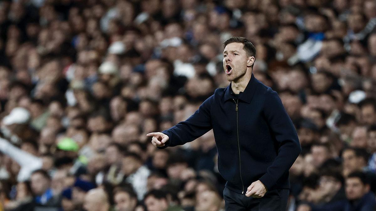 Xabi Alonso en el banquillo del Santiago Bernabéu
