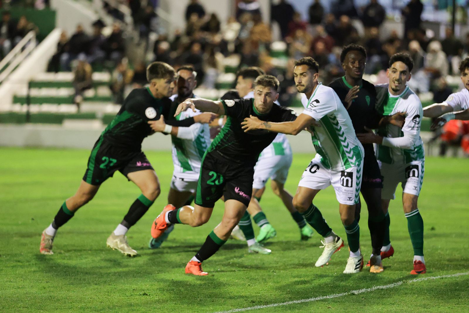 Antequera-Córdoba CF: las imágenes del partido en El Maulí