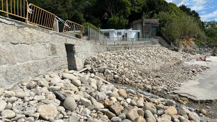 El Concello de Marín actúa para evitar el derrumbe del muro de la playa de O Santo