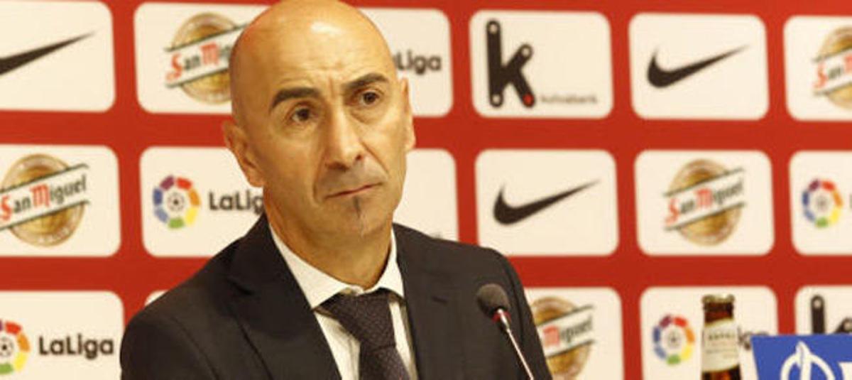 El Valencia destituye a Pako Ayestarán.