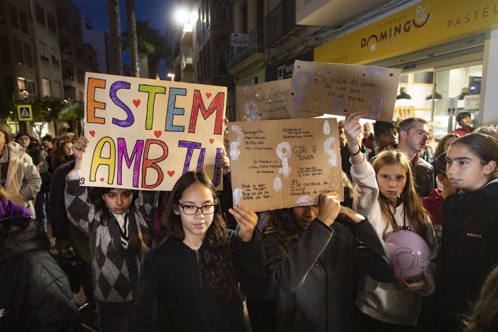 Protesta en repulsa del último asesinato machista perpetrado en Sagunt