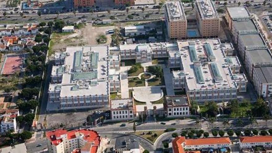 Vista aérea de la antigua fábrica de Tabacalera en cuyo pabellón central se pretende instalar el centro digital.