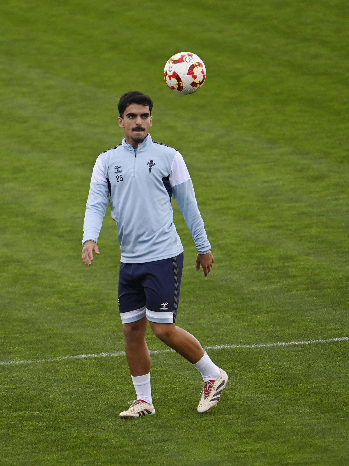 El canterano, en un entrenamiento en la ciudad deportiva de Mos.