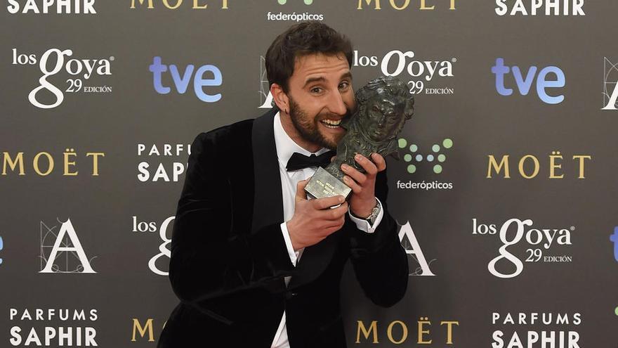 Rovira con el Goya que ganó en 2014 al mejor actor revelación.