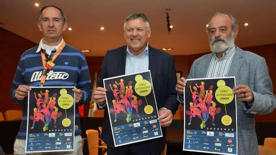 Presentación del torneo celebrada ayer en el Concello de Sanxenxo. // Gustavo Santos