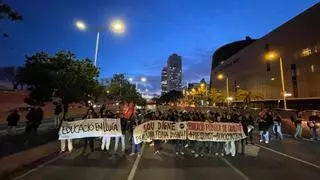 Huelga de profesores: un grupo de docentes cortan la ronda Litoral y la Gran Via