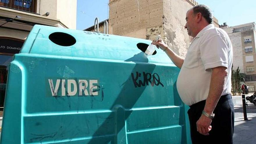 Elche dispone de un contenedor de reciclaje de vidrio por cada 386 habitantes