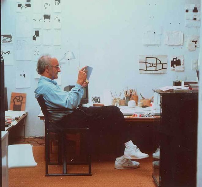 Eduardo Chillida en su estudio de Ingeborg, 1990