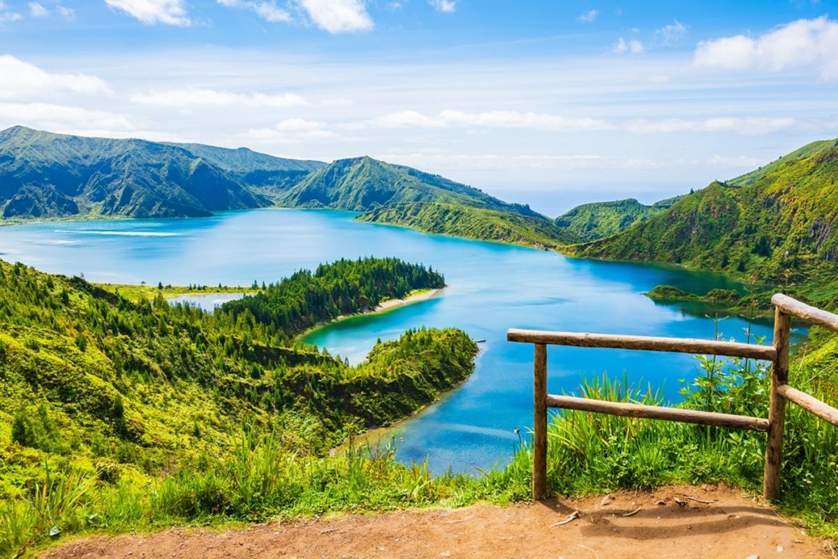 Lagoa do Fogo, un precioso lago en el cráter volcánico