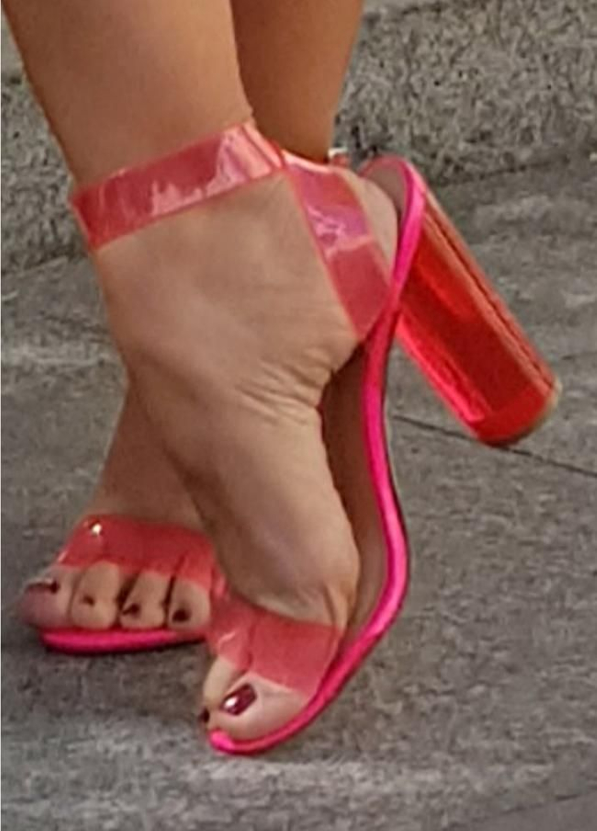 Sandalias rosas de vinilo