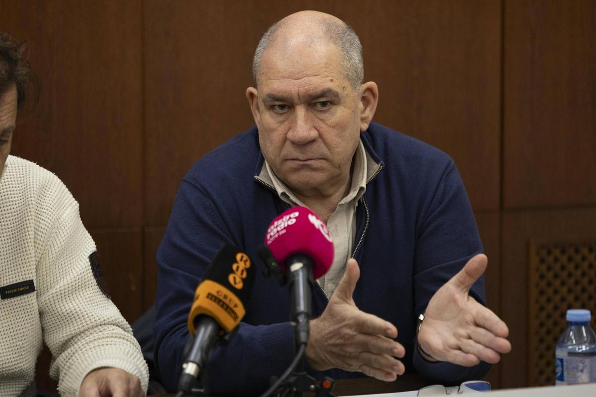 Enrique Montalvá, el día que compareció junto a sus socios de gobierno para responder a las acusaciones de Mar Chordá y Ens Uneix.