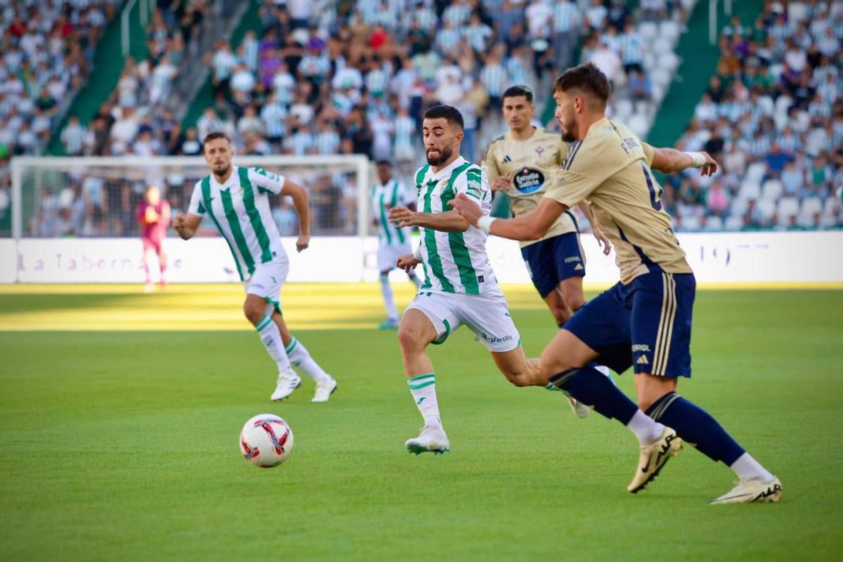 Jacobo González, durante el encuentro entre el Córdoba CF y el Racing de Ferrol.