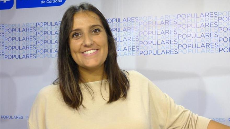 La senadora del PP Beatriz Jurado da a luz en su coche, asistida por su marido