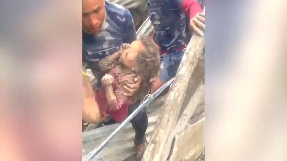 NEPAL INUNDACIONES | Rescatan con vida a una niña de seis años tras pasar 60 horas atrapada en Nepal