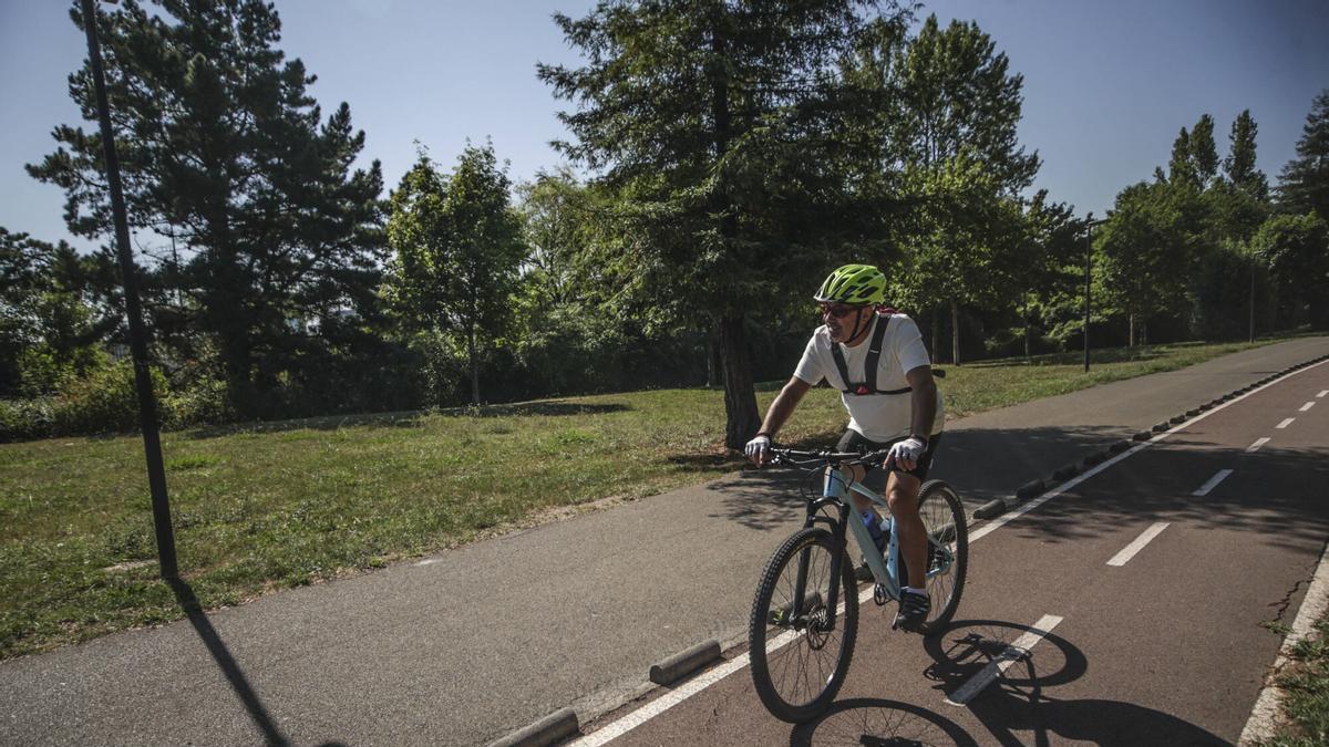 Se estrena un nuevo carril bici en La Corredoria, en imágenes