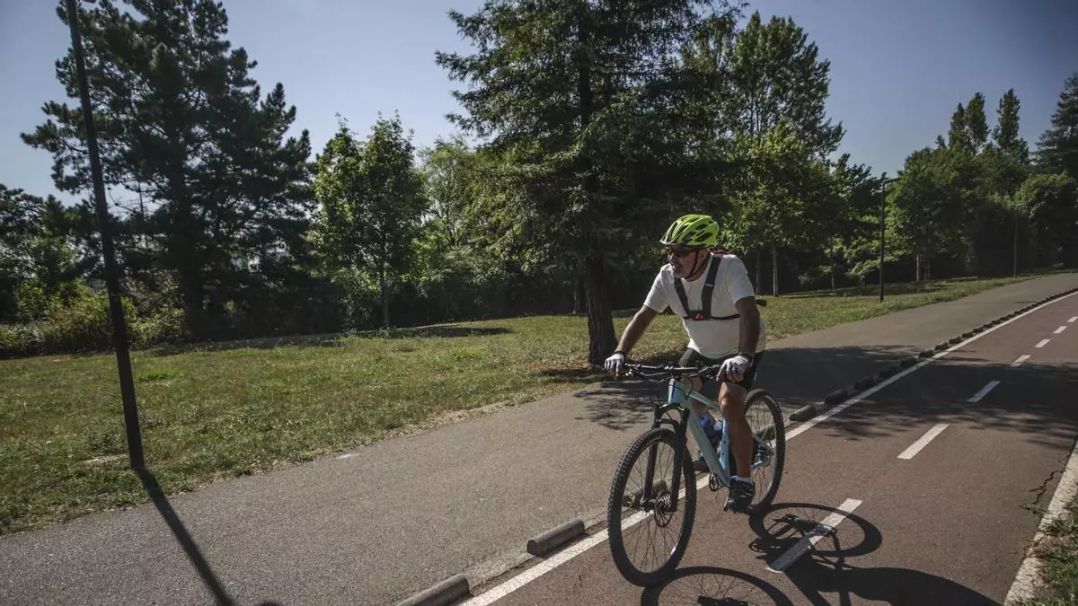 Satisfacción en La Corredoria (Oviedo) con el nuevo carril bici hasta Cerdeño