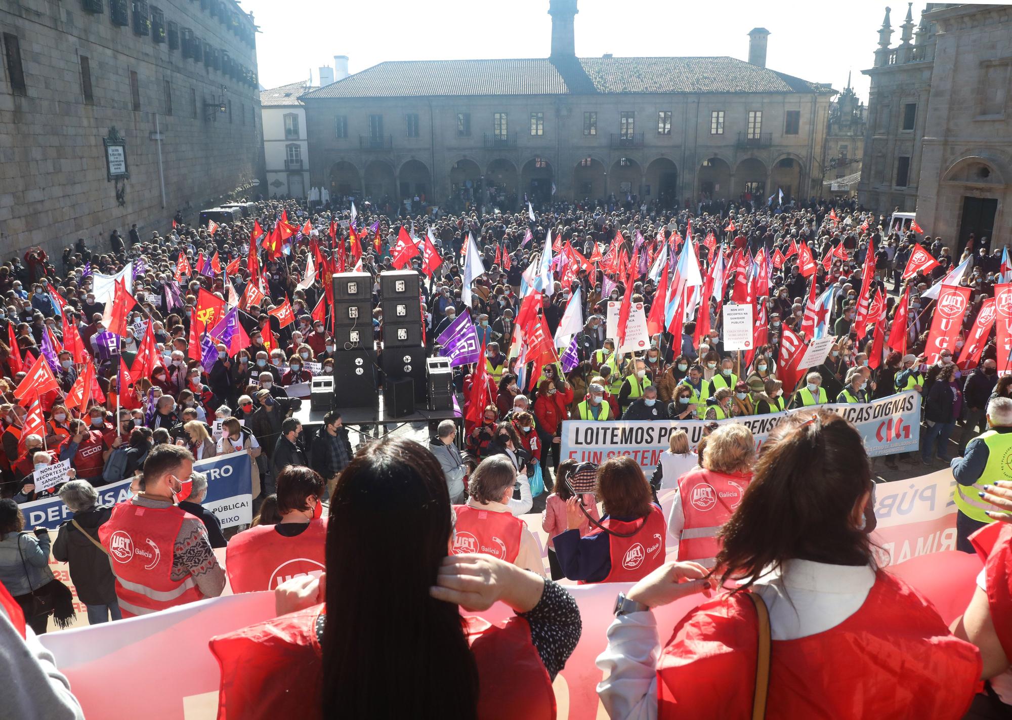 Masiva movilización en Santiago contra las "privatizaciones" y "recortes" del Sergas en Atención Primaria