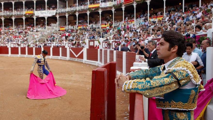 Cayetano, en la plaza de toros de Gijón.