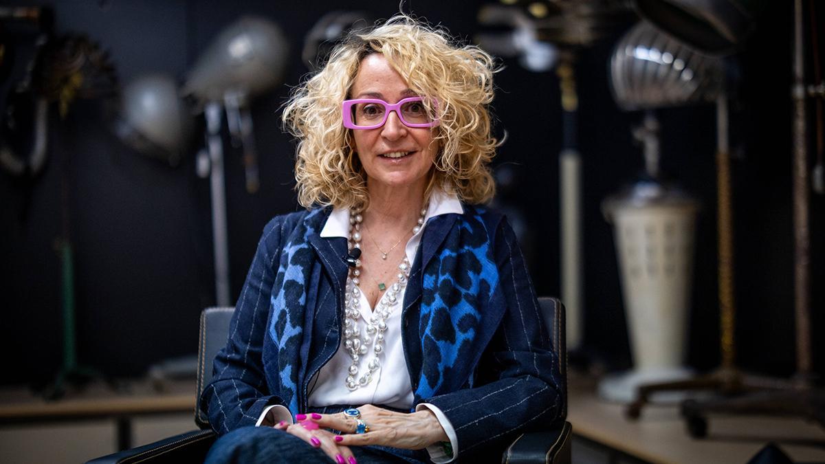 Entrevista a Carol Pagès, directora de Raffel Pages: "A mi padre nunca le gustó este oficio, pero nació entre rulos, laca y tijeras"