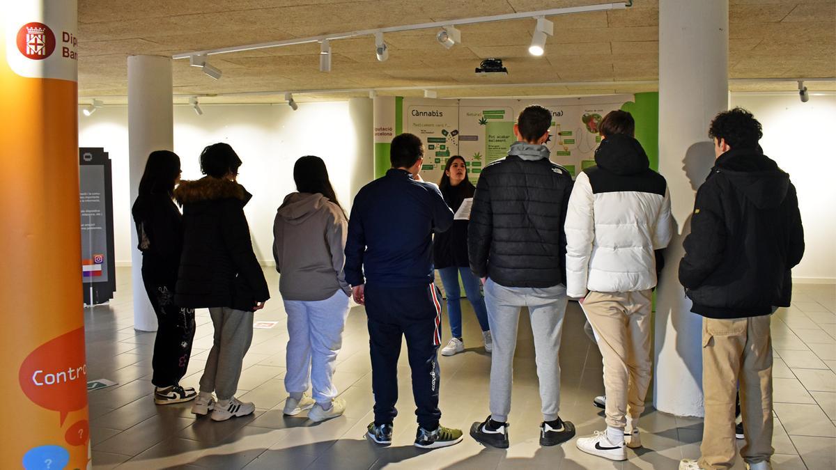 Primeres visites a l'exposició, oberta aquest dimarts