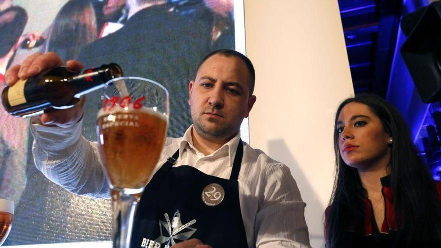 El campeón del II Campeonato de Tiraje de Cerveza de Castilla y León, Alfonso Martínez