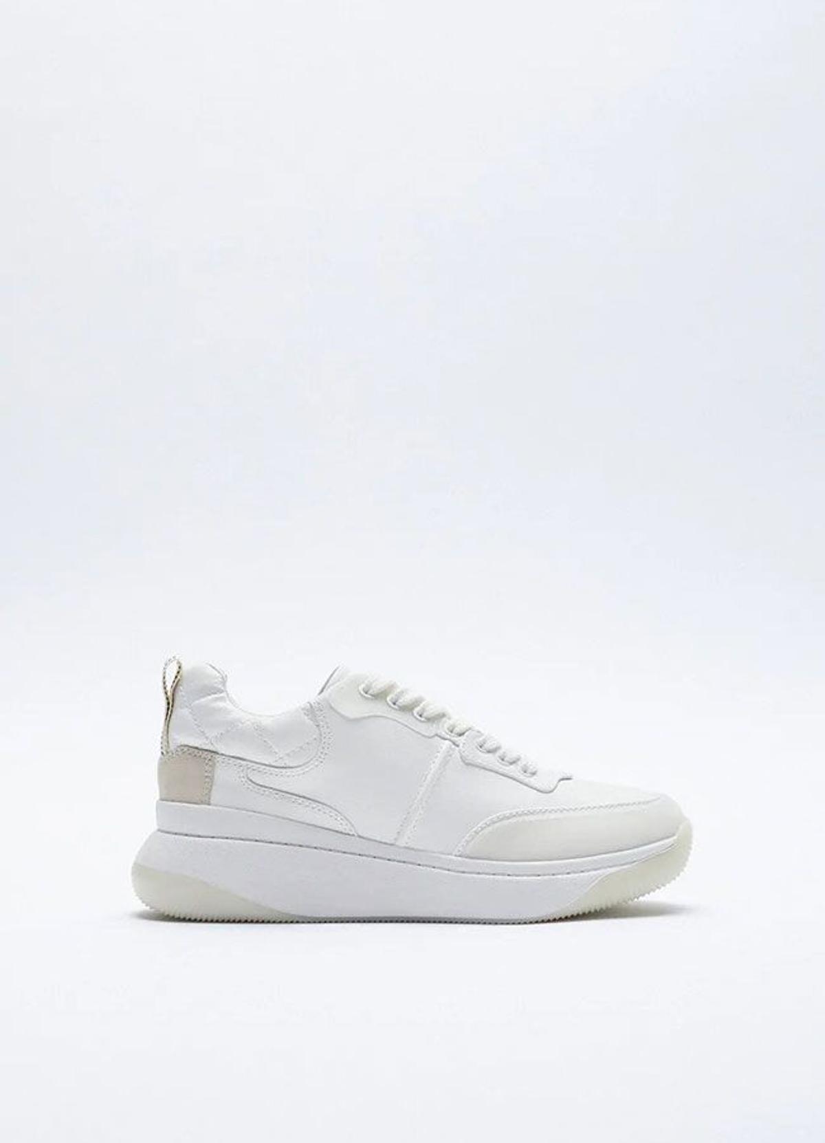 Zapatillas blancas de Zara