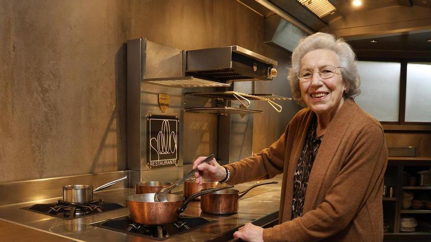 Poio homenajea a Amelia González con el I Delantal de Honra en la III Gala de la Hostelería
