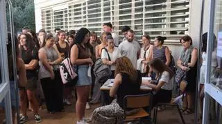 Un retraso en tres tribunales de Alicante aplaza dos horas las oposiciones de Infantil en la Comunitat Valenciana