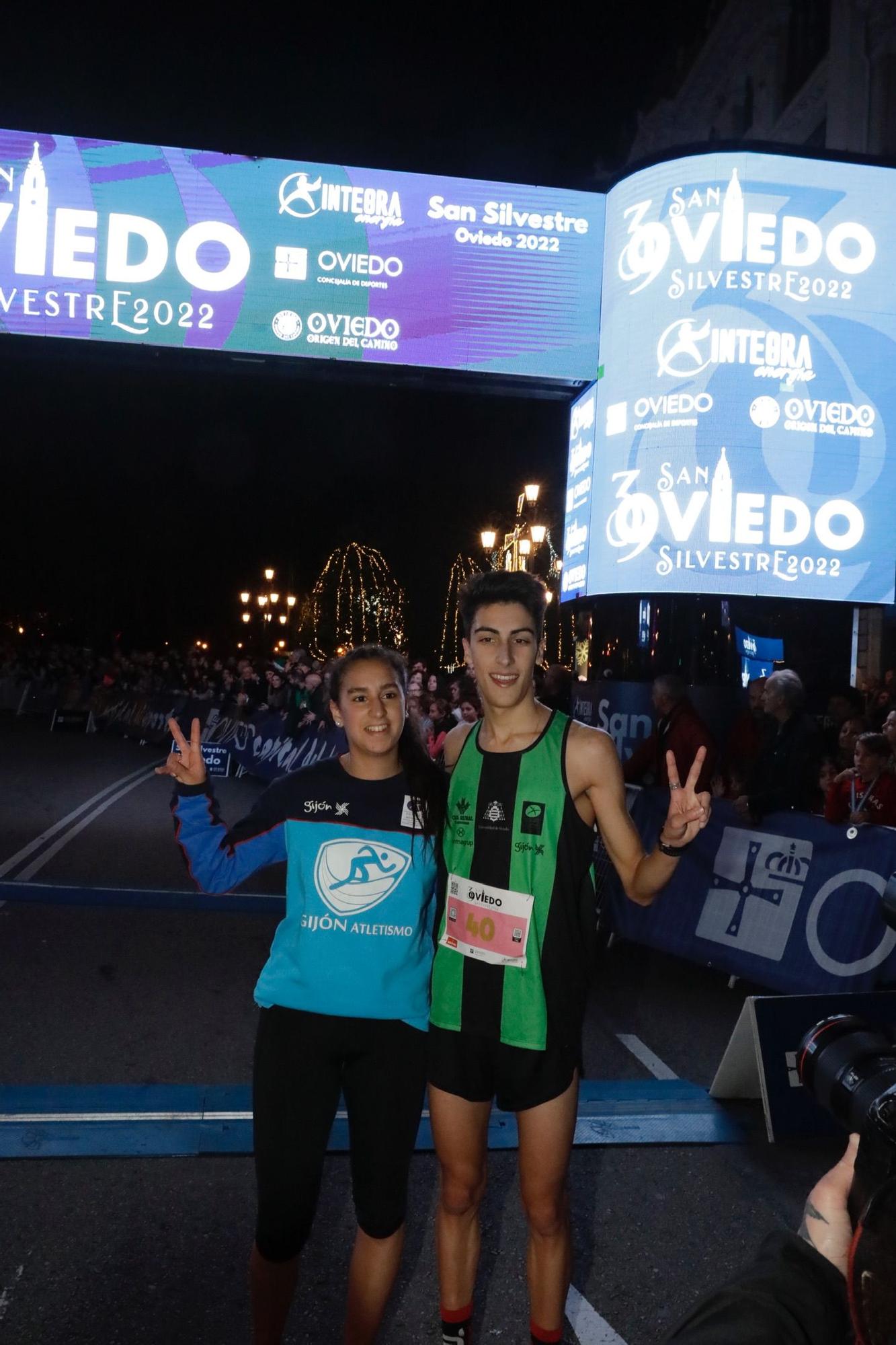 En imágenes: Jaime Bueno (Univerisad de Oviedo) y Mariam Benkert triunfan en la San Silvestre de Oviedo