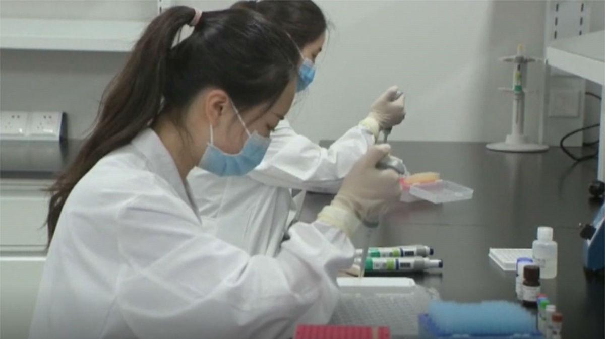China autorizó en julio el uso de vacuna de emergencia, afirma un funcionario