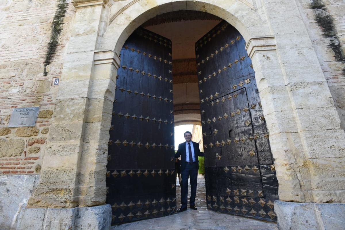 El alcalde de Córdoba, José María Bellido, en Caballerizas Reales.