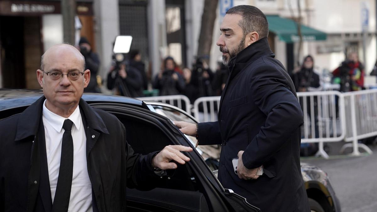 Víctor de Aldama, a la llegada al Tribunal Supremo junto a su abogado José Antonio Choclán.