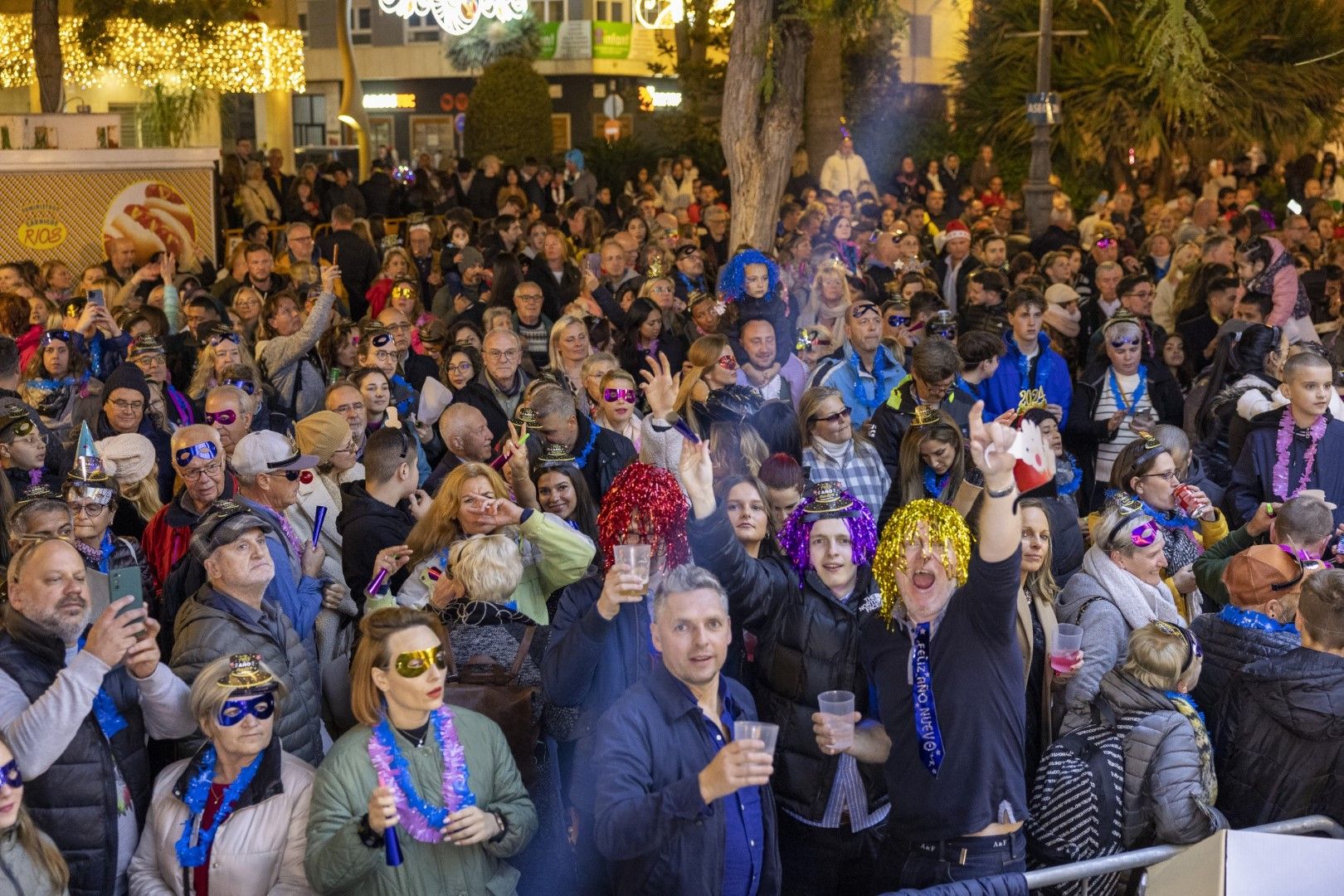 Así se celebró Nochevieja y la entrada de 2024 plaza de la Constitución de Torrevieja