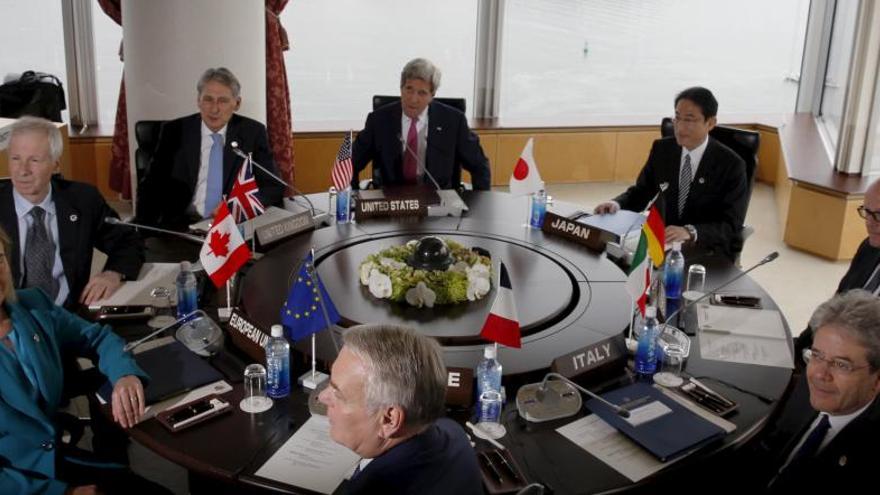 Los miembros del G7 en la mesa de trabajo.