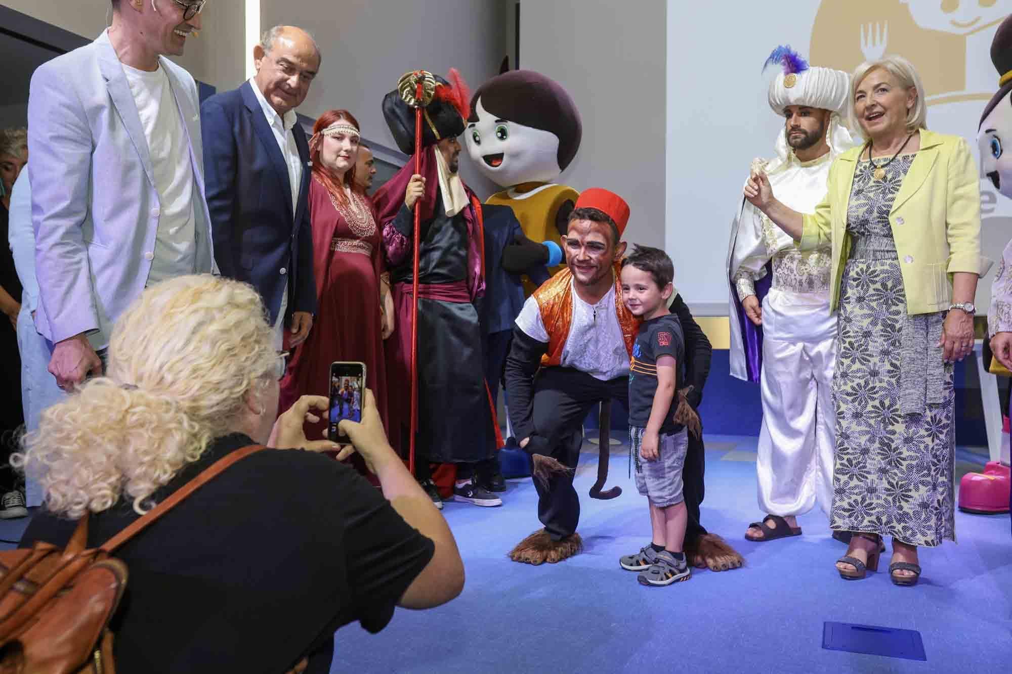 Entrega de premios del concurso infantil de relatos cortos "Cuéntame un cuento para comer" en el Club INFORMACIÓN organizado por COES