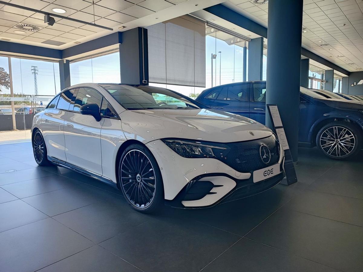 Mercedes EQE.