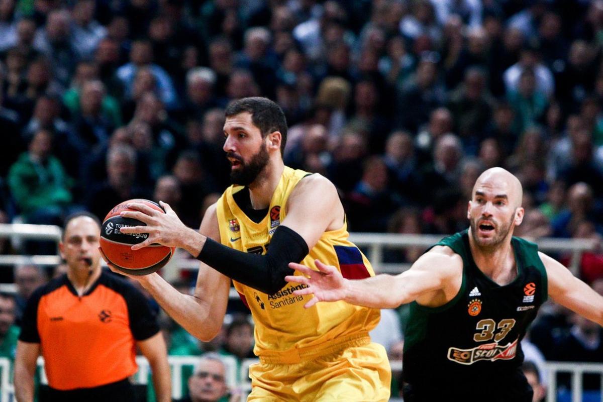 Athens (Greece), 21/02/2020.- Panathinaikos’ Nick Calathes (R) in action with Barcelona’sNikola Mirotic (L) during the Euroleague Basketball match between Panathinaikos and Barcelona held at OAKA in Athens, Greece, 21 February 2020. (Baloncesto, Euroliga, Grecia, Atenas) EFE/EPA/GEORGIA PANAGOPOULOU