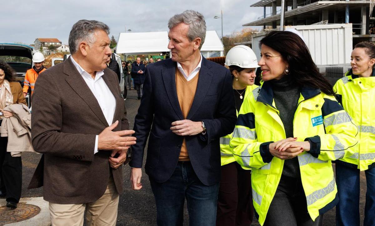 Telmo Martín, Alfonso Rueda y María Martínez Allegue, en Noalla.