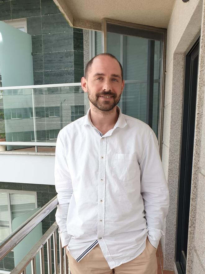 Javier Estévez Rodríguez posando en la Unidad Focus de La Coruña.