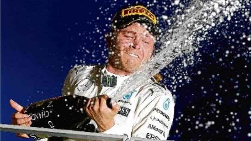 Rosberg s&#039;imposa a Singapur i pren el lideratge a Hamilton