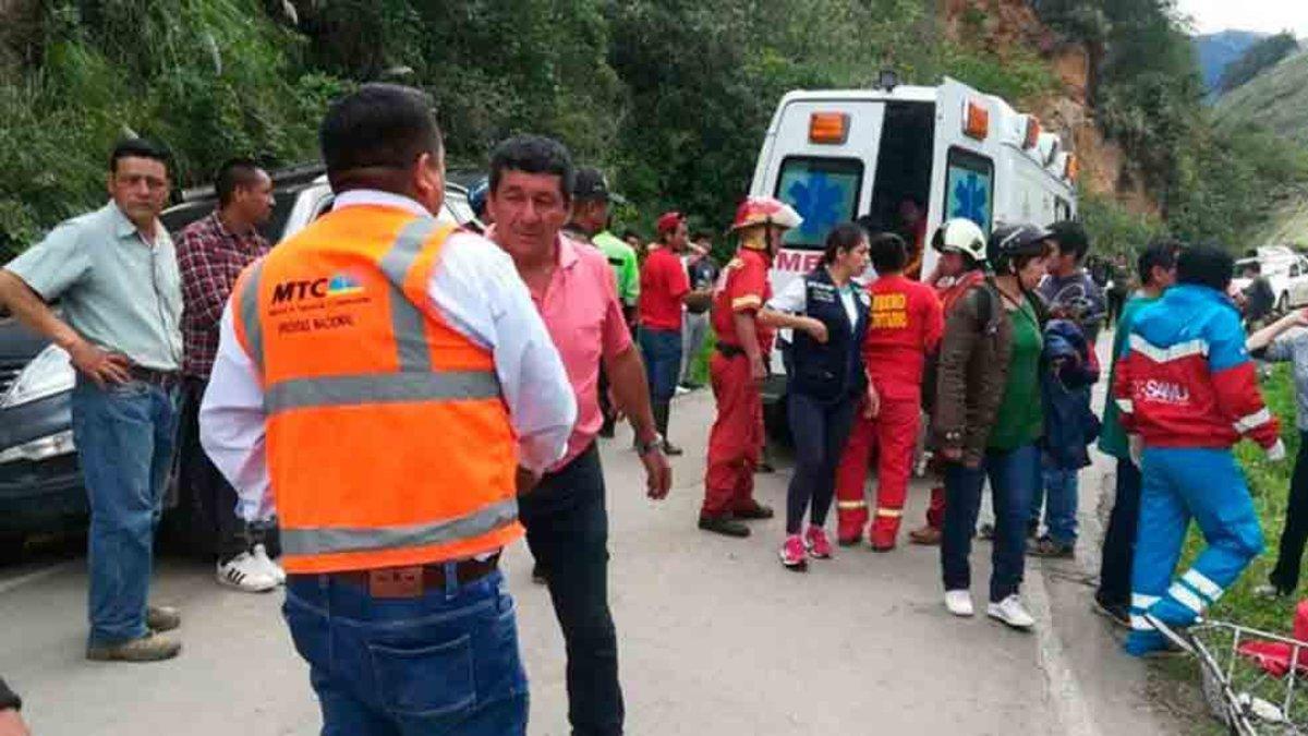 El autobús cayó por un barranco en la selva de Perú