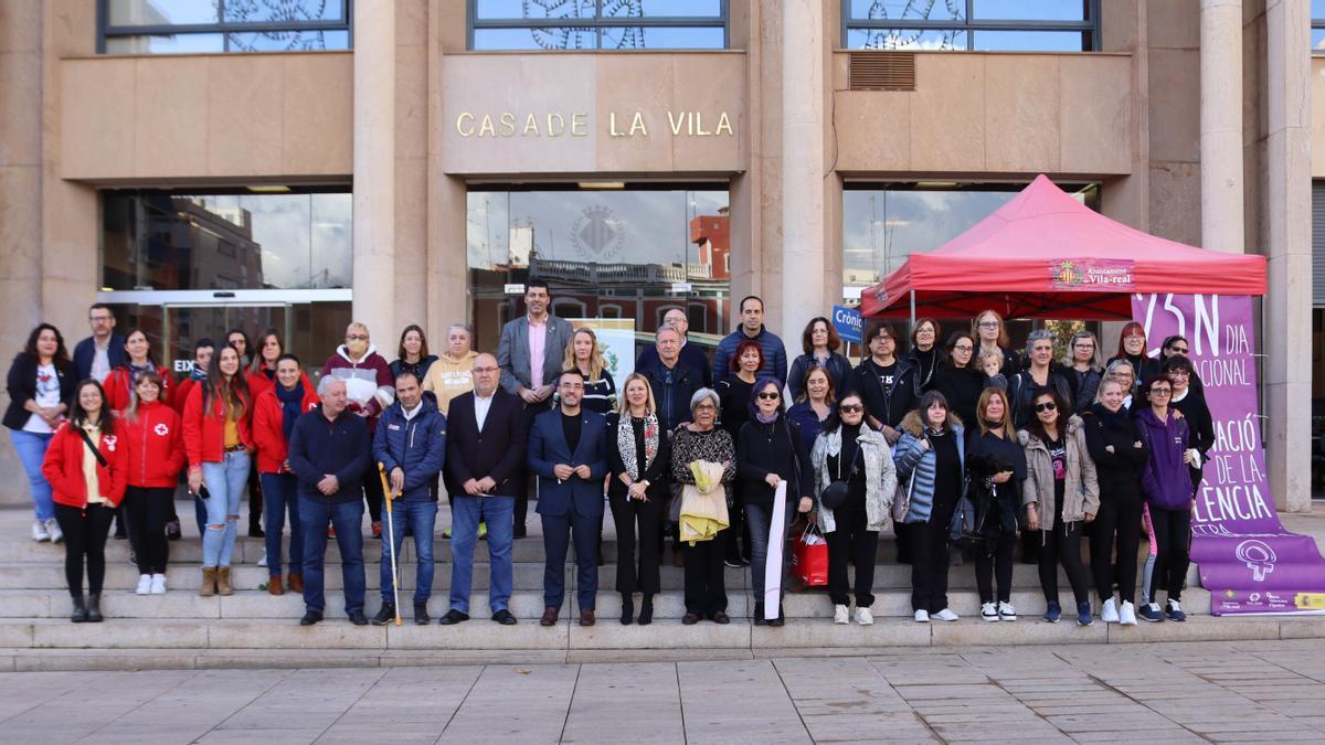 Vila-real se manifiesta contra la violencia de género con ocasión del 25-N.