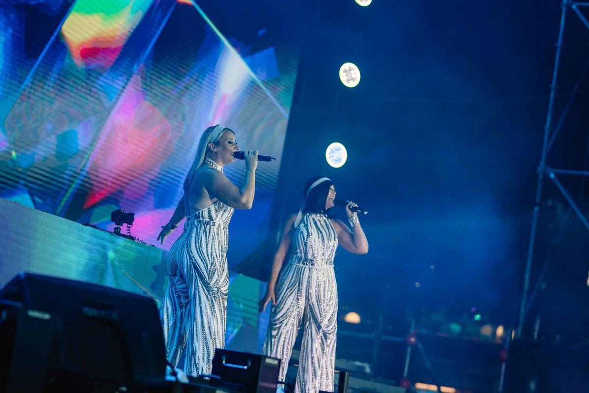 Las cantantes Andri Aná y Becki recodaron canciones de ABBA.