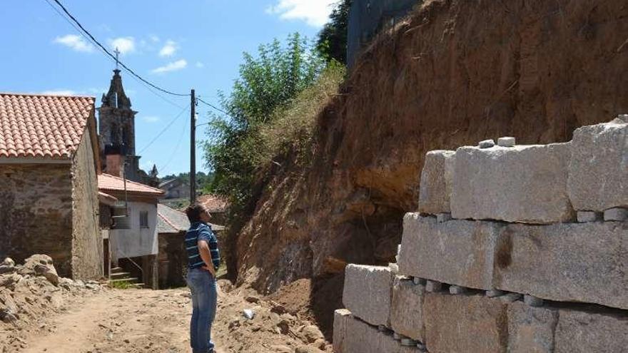 Miguel Medela en una visita a las obras el pasado verano.