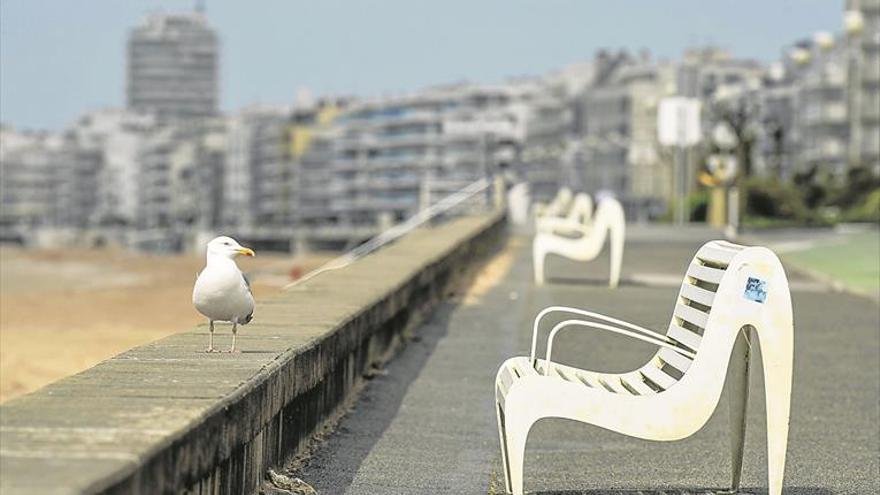 Francia alarga la cuarentena por el covid-19 por otro mes