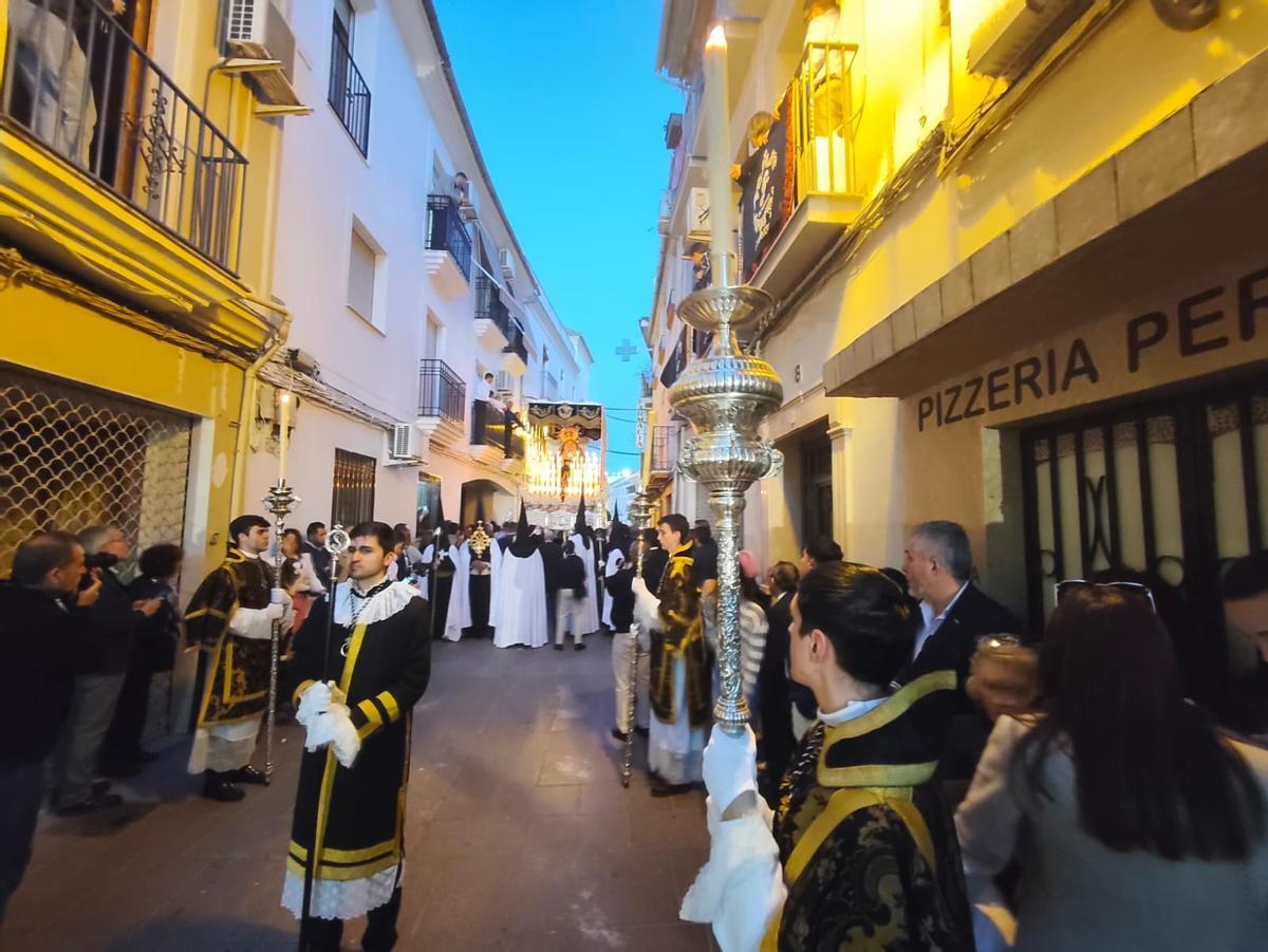 Cortejo procesional en Lucena este Sábado de Gloria.