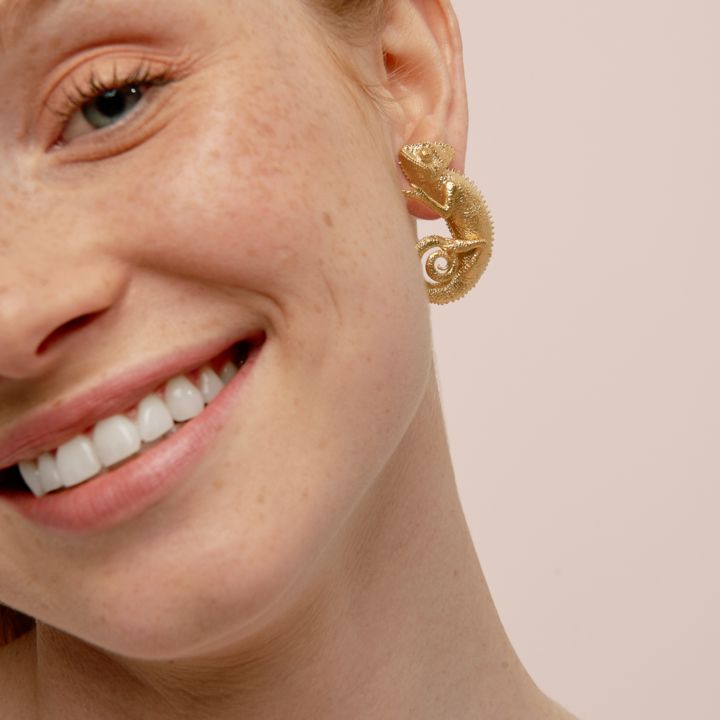 Pendientes con forma de camaleón bañados en oro de 18 Kt