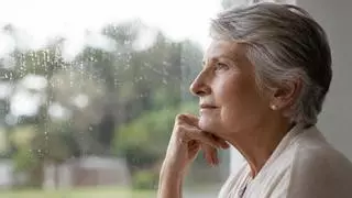Los psicólogos coinciden: si te arrepientes poco de cosas de tu vida no es que no te importen, es que te estás haciendo mayor