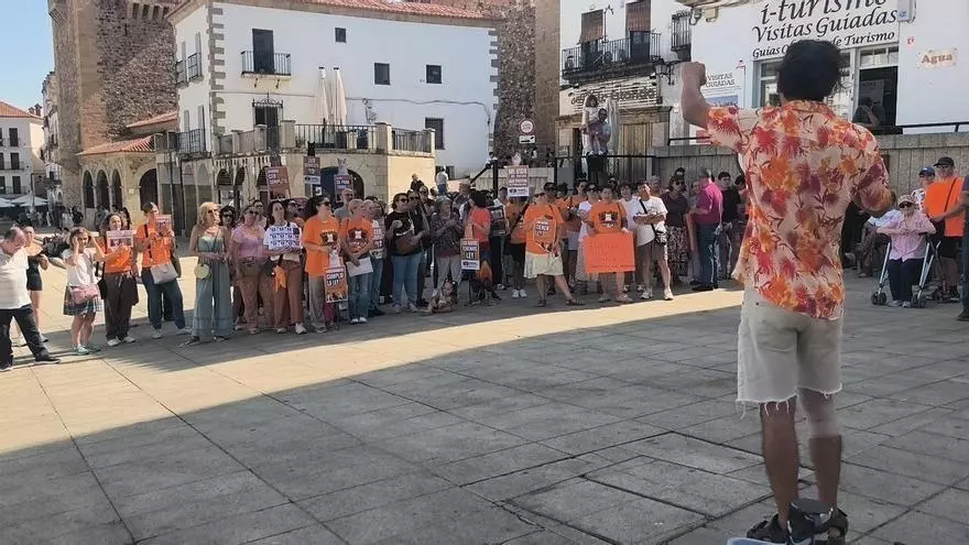 Cáceres alza la voz por sus gatos comunitarios: "No es un favor, ni es un detalle, cumplid la ley en cada calle"